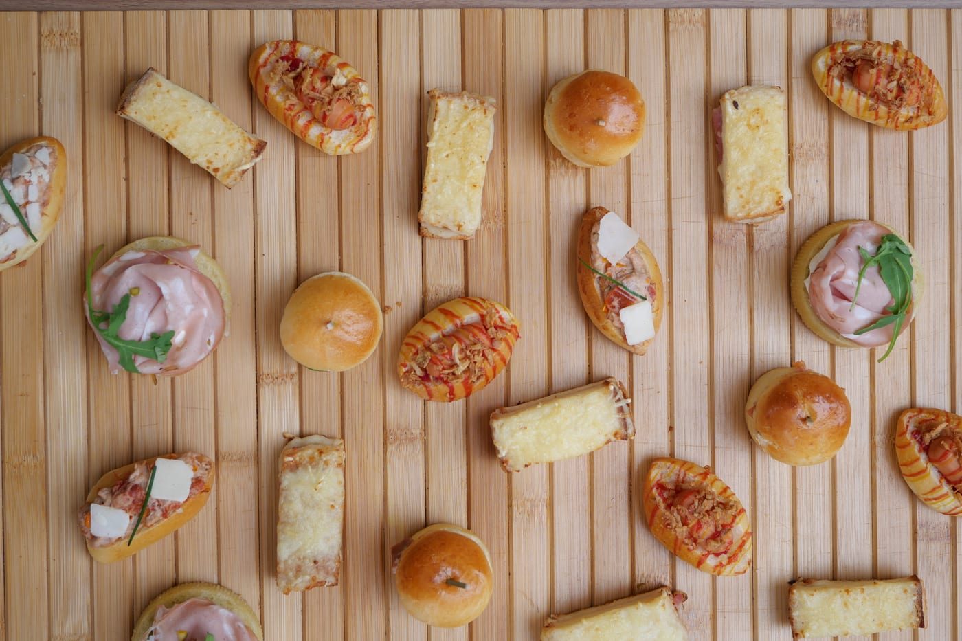 Assortiment de petits fours salés